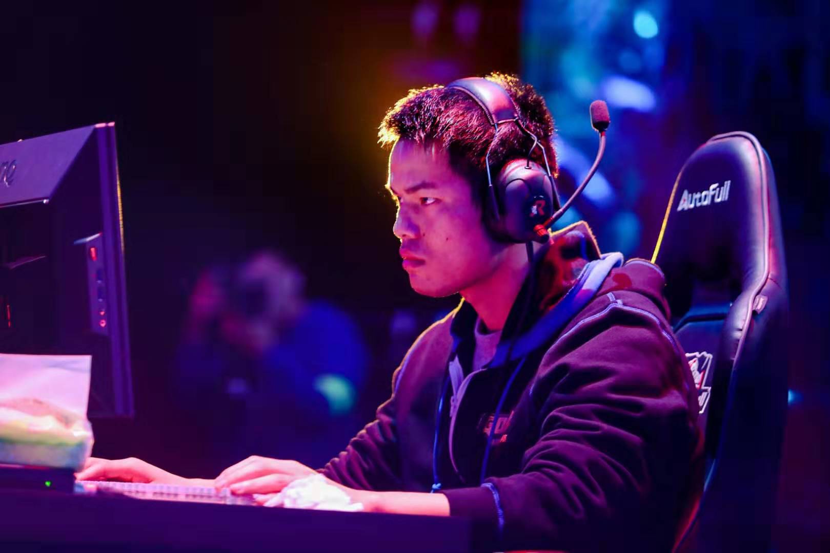 场上表现呢 场上表现呢